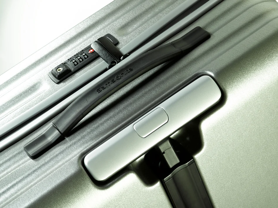 Detail of the lock and handle of a Samsonite Inova suitcase.