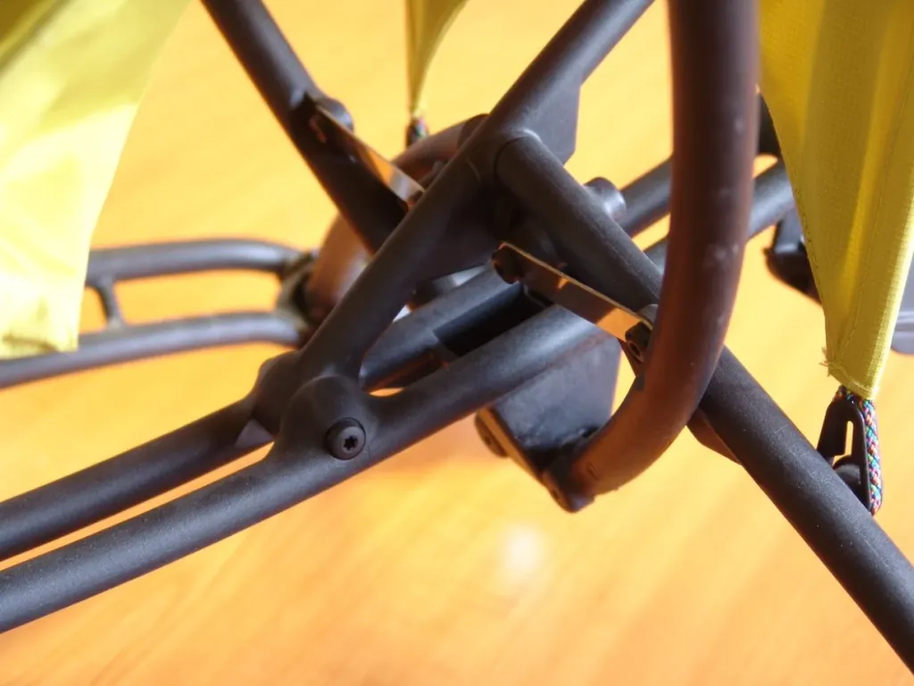 Detail of the hinge in the Quinny Yezz’s plastic frame.