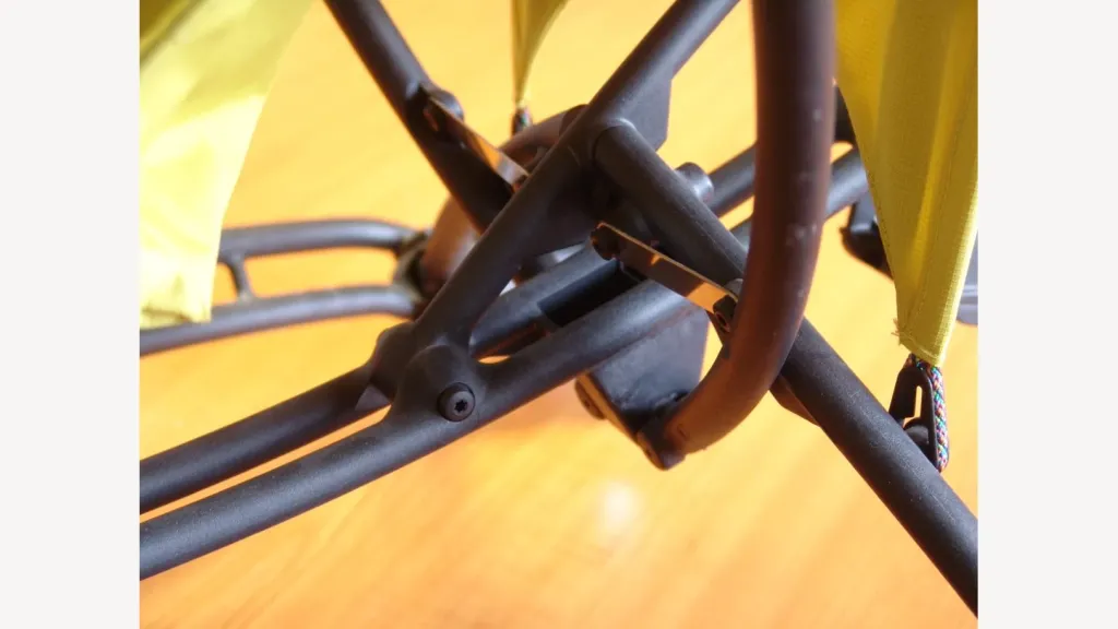 Detail of the hinge in the Quinny Yezz’s plastic frame.