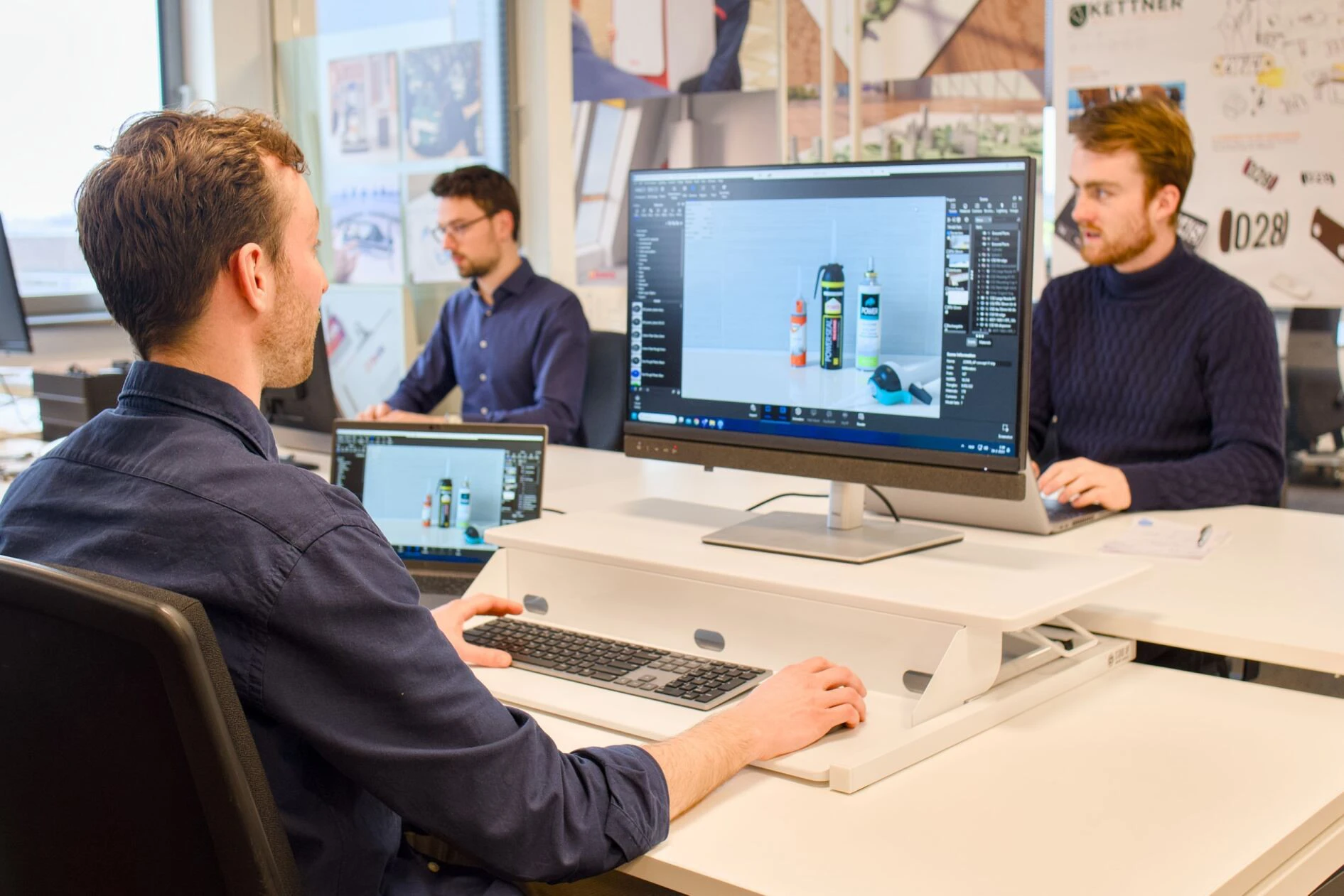 PEZY-collega’s werken samen aan productontwikkeling